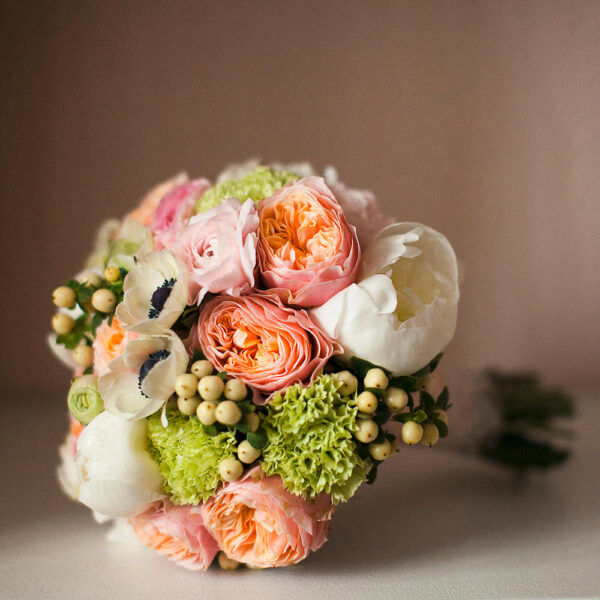 Bouquet Rose Inglesi Bacche E Anemoni-0