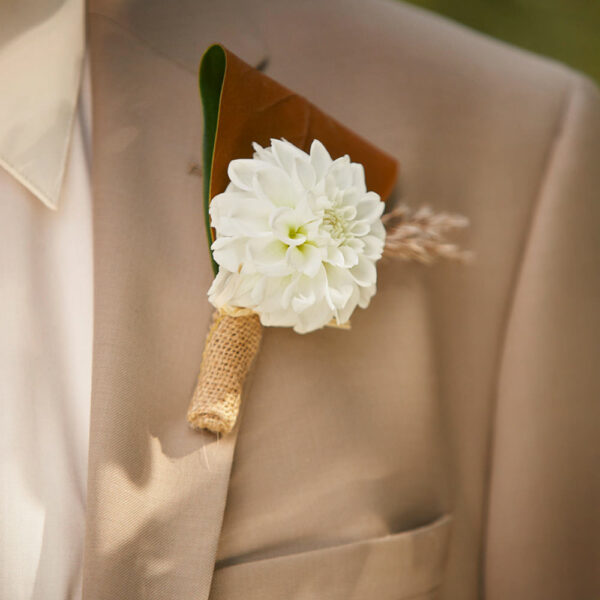 boutonniere white-0