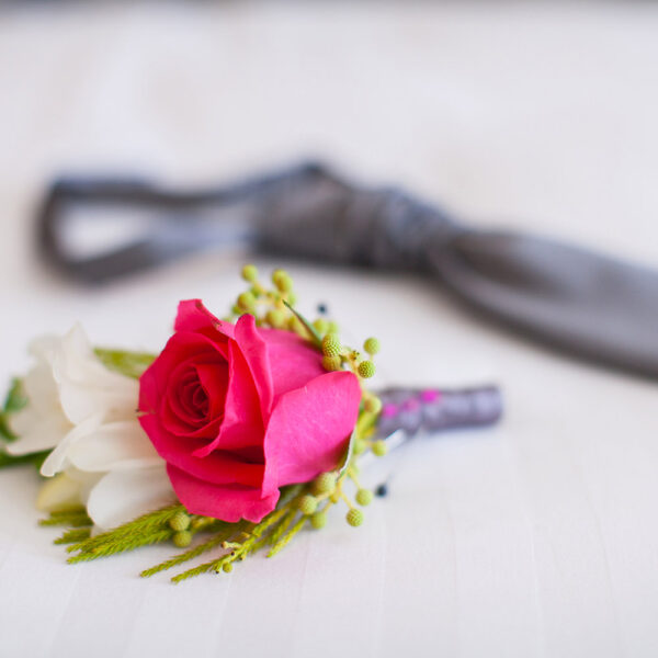 boutonniere pink rose-0