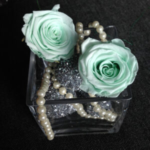 Composizione Rose Stabilizzate cubo glitter e perle-0